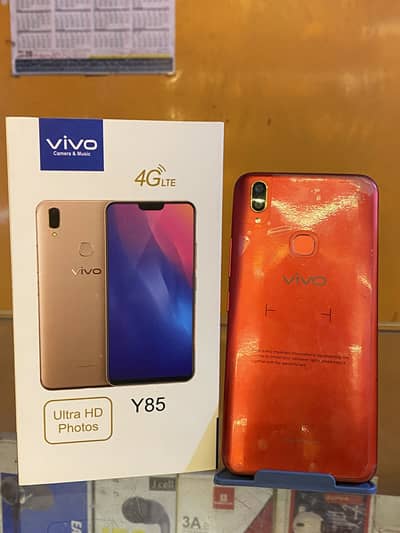 Vivo y85 (4/64) ram with box and charger lush condition 10/10