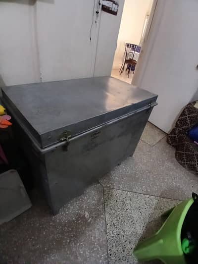 trunck for urgent sale