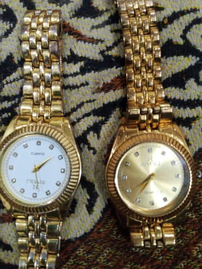 assamualaikum 2 watches hai ek golden and ek dark golden