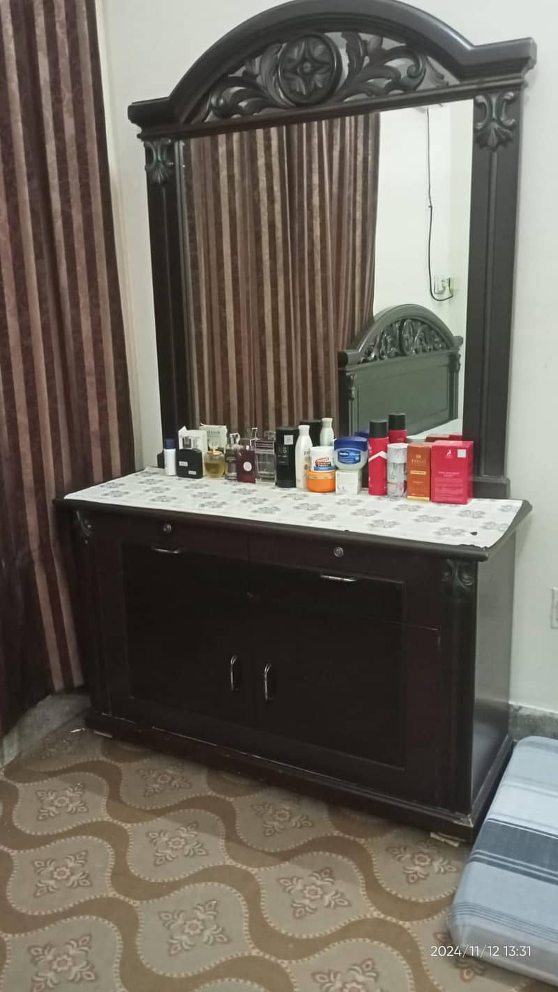 Dressing table 0