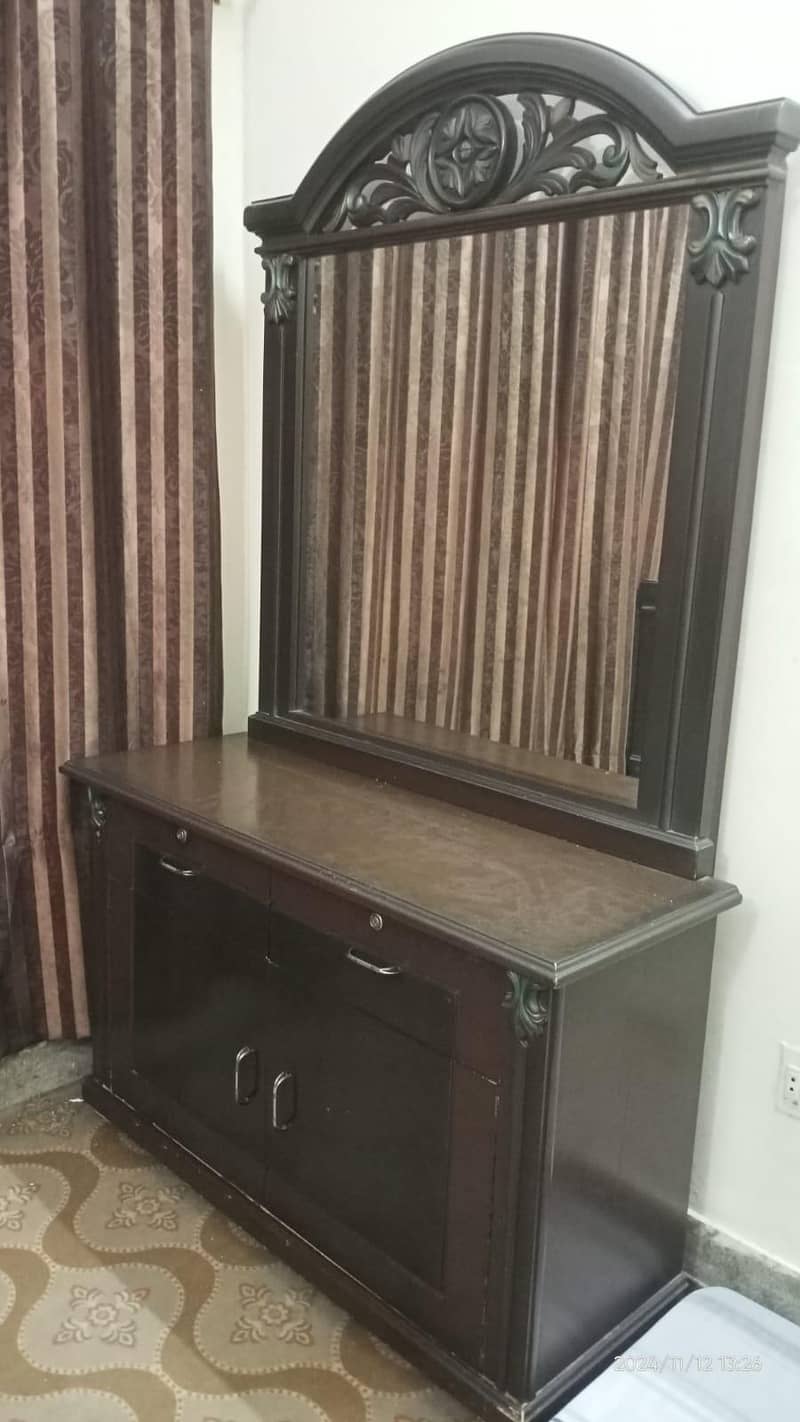 Dressing table 1