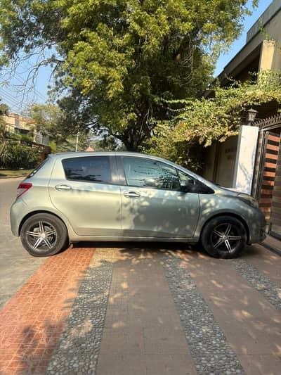 vitz 13/16 first owner self import