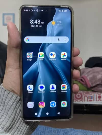 8+8/256GB 120HZ DISPLAY