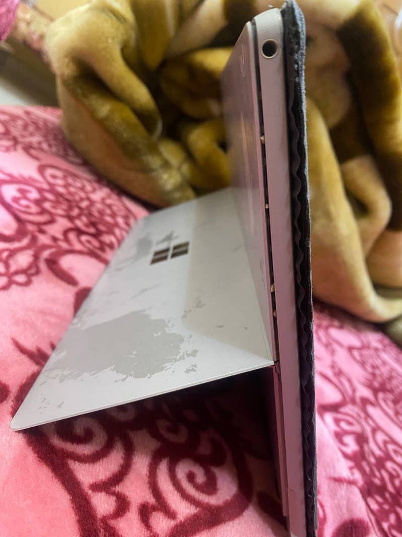 Microsoft Surface 7 pro plus 1