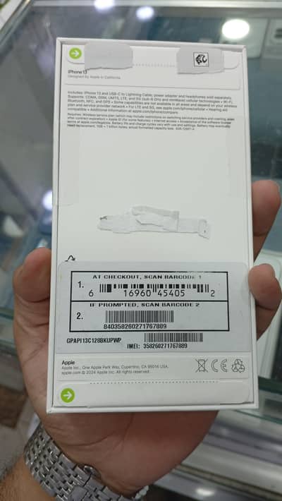 box pack iPhone 13 available