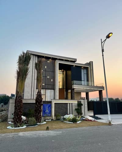 1 kanal Brand New Luxury Designer House Available for Rent