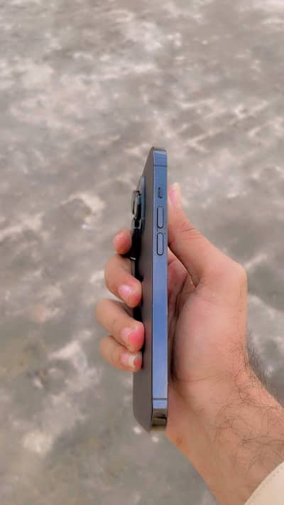 I phone 14 pro water pack 128gb full pack Jis ko chye rbta kry