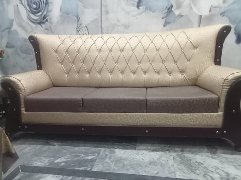 Almost new sofa set 0