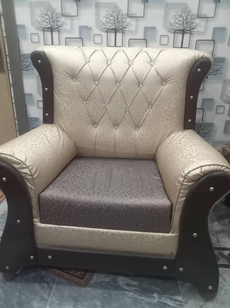 Almost new sofa set 1