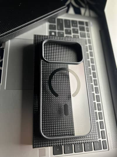 Transparent magsafe case