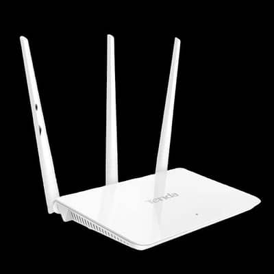 Tenda 2.4G WiFi router with 3 antennas.