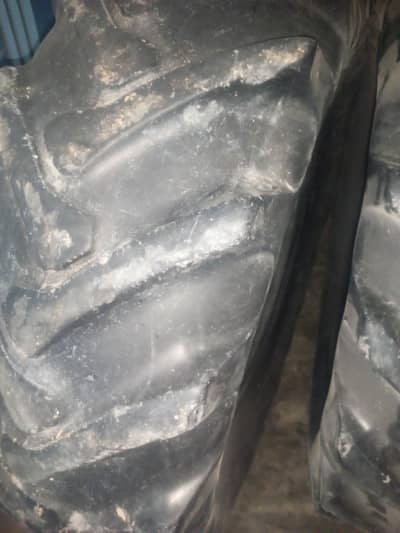 میسج ٹریکٹر 385 کے ٹائر