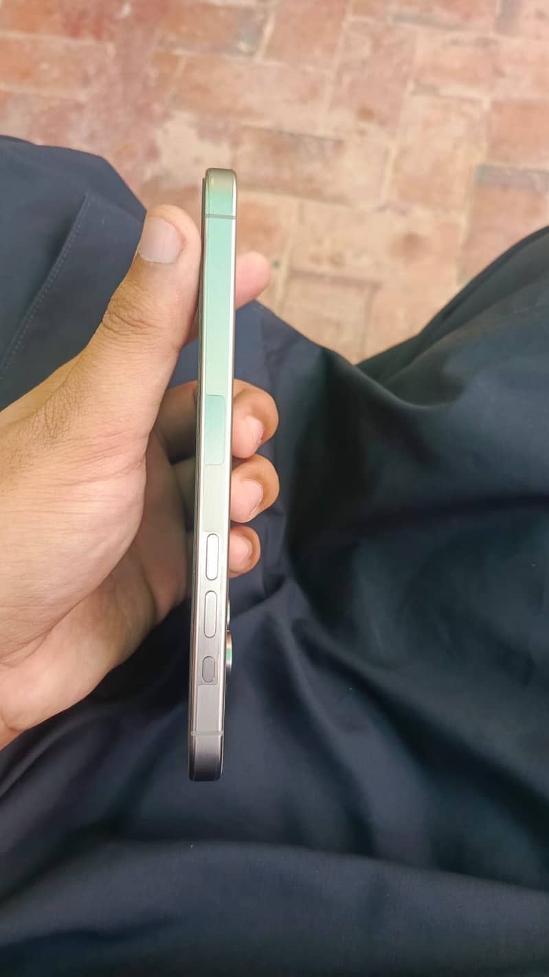 iPhone 15 pro max condition 10/10 6
