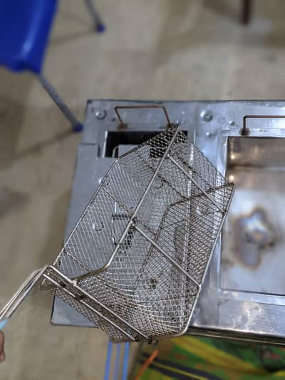 Deep fryer for fries and other fried items