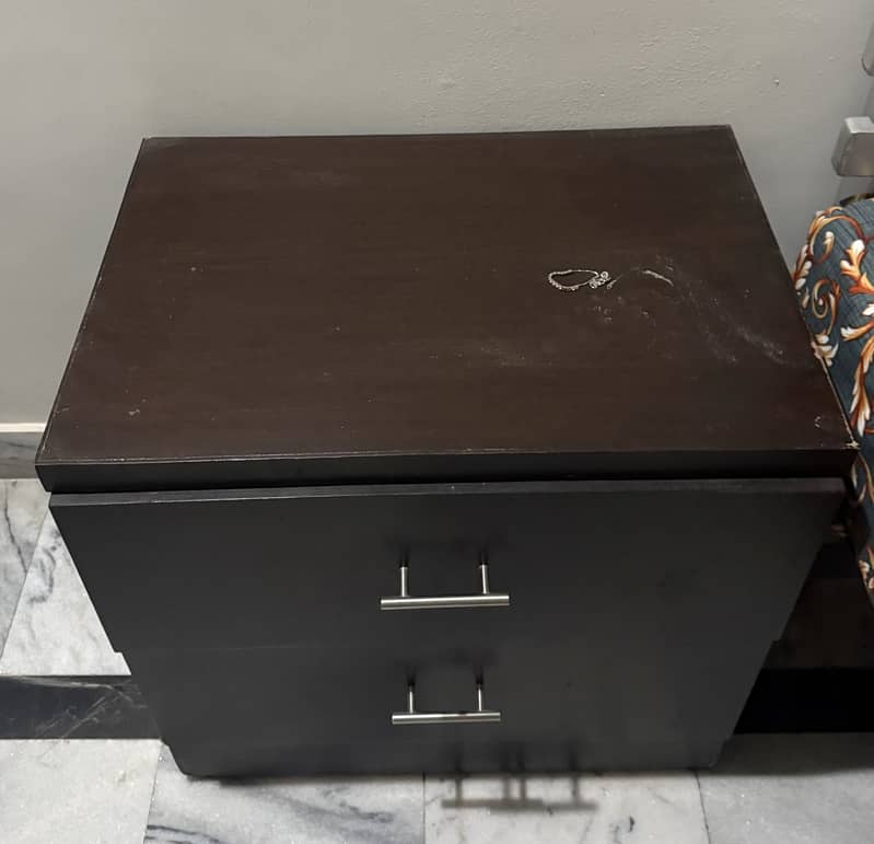 Dressing table and side tables 3