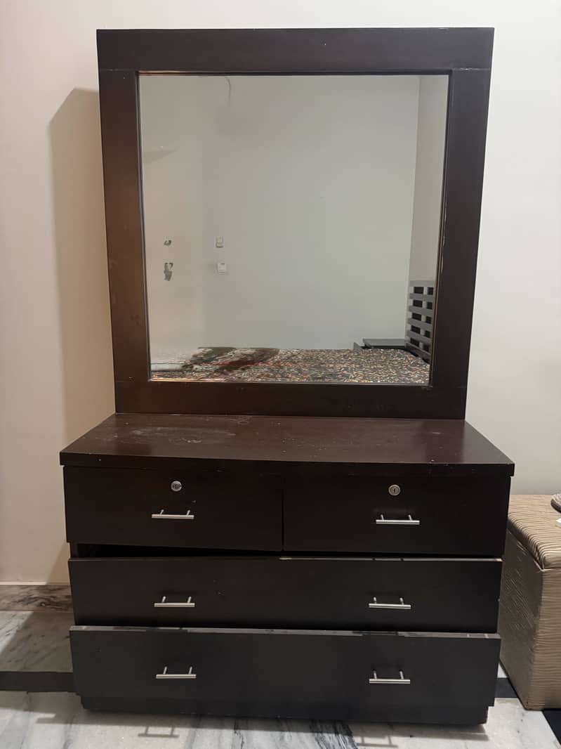 Dressing table and side tables 0