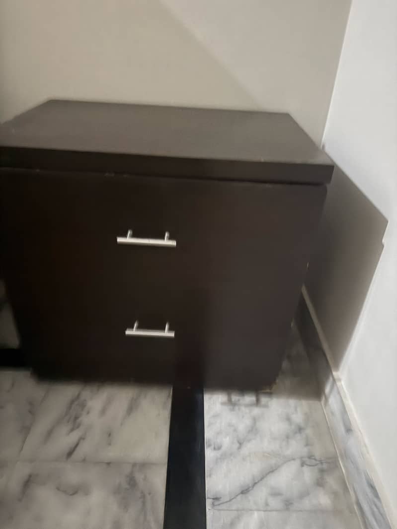 Dressing table and side tables 5