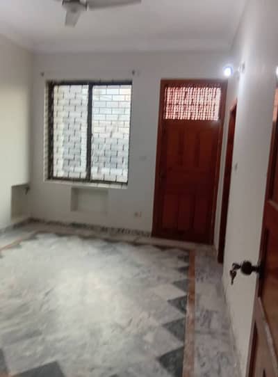 Upper portion for rent in g-11 Islamabad