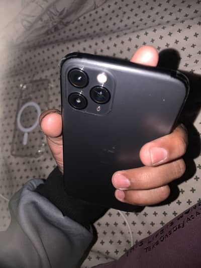 I phone 11pro display change ha lakin dura I phone ka laga ha