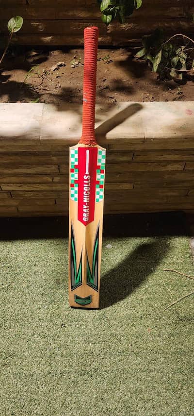 GRAYNICOLLS BAT 10/10 condition beautiful bat and reasonable price