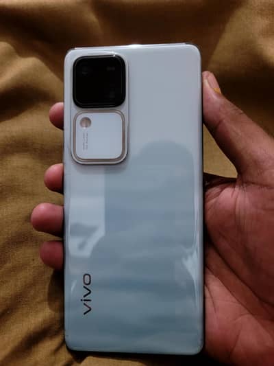 Vivo V30
