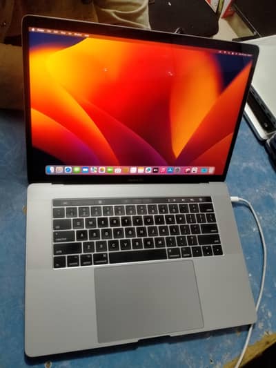 Apple MacBook Pro 2017 /Core i7/16GB Ram/1TB Ssd
