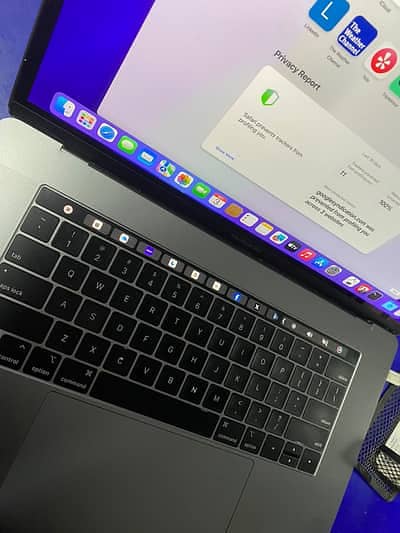 MacBook Pro 2018 | 15inche | Core i7 | 16GB Ram | 512 SSD | 150 cycles
