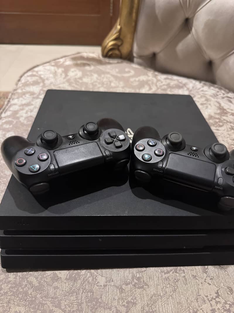 PS4 PRO with Two controllers 0