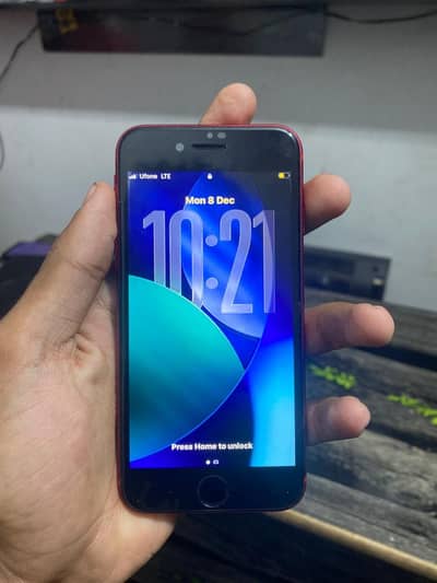 I phone se2020 64/gb factory unlock sim working  water pack