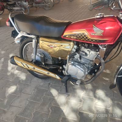 Honda 125 Self start 2024 model. lush condition bahut saaf. 0303994267