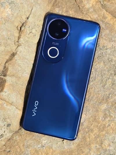 vivo v50 5G 12GB Ram 256 GB storage blue color
