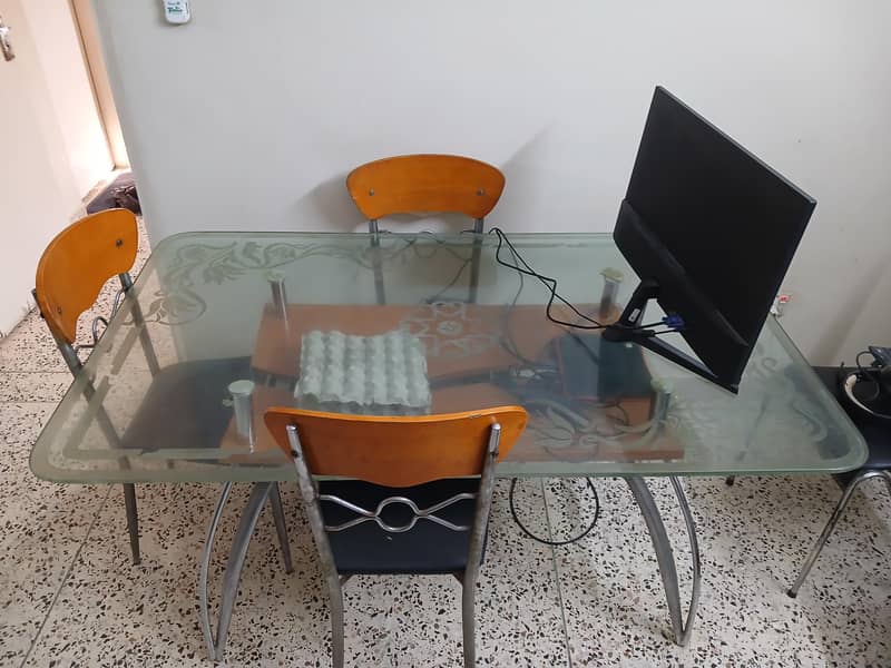 Dining table 0