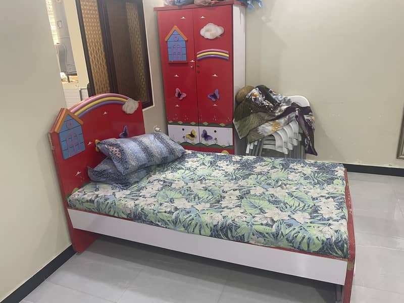 Single bed & wardrobe 0