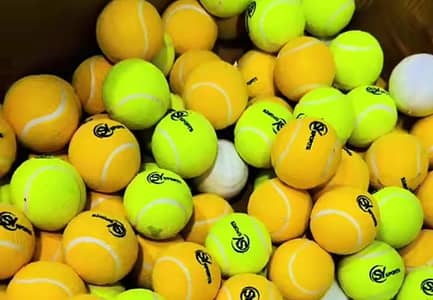 4 tennis balls. (1 ball free)