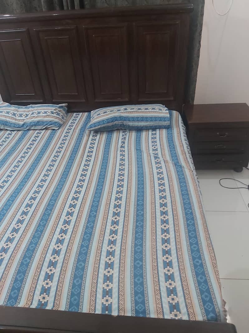 Bed, side tables, dressing table 2