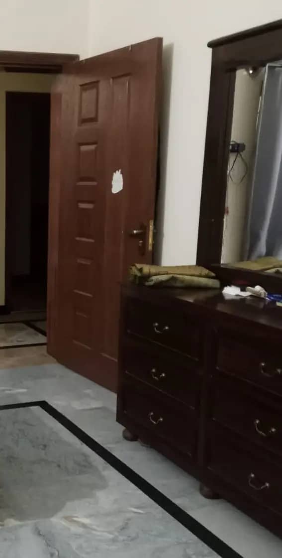 Bed, side tables, dressing table 6