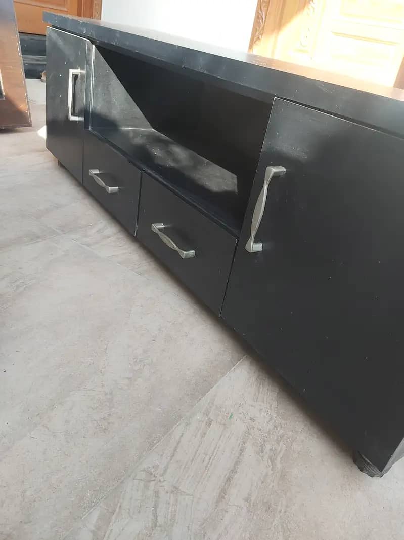 Bed, side tables, dressing table 9