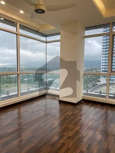 ELYSIUM MALL TOP FLOOR CORNER APARTMENT AVAILABLE FOR SALE