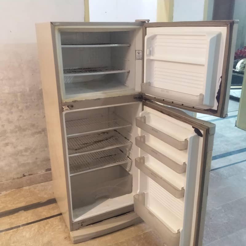 Dawlance medium size fridge 2
