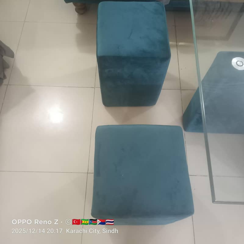 Sofa table with five 4 stools 2