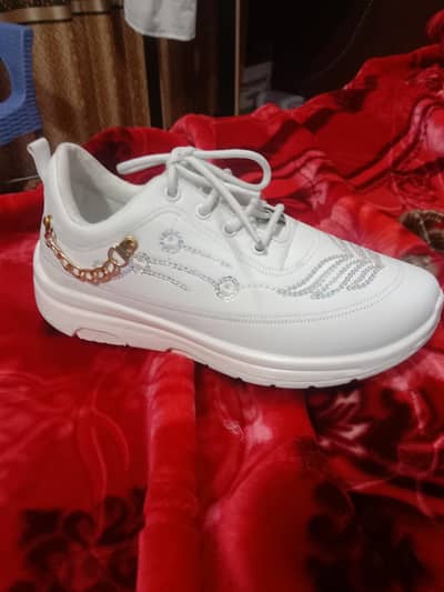 girls shoes white colour