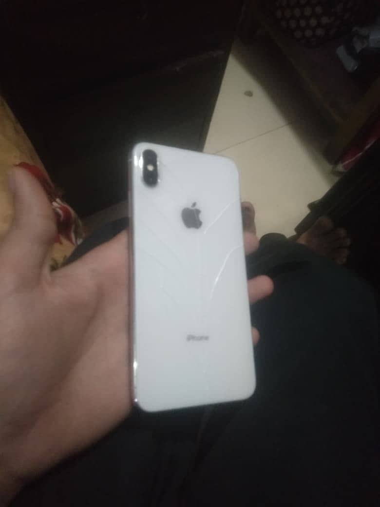 IPHONE XS MAX  64 gb 8