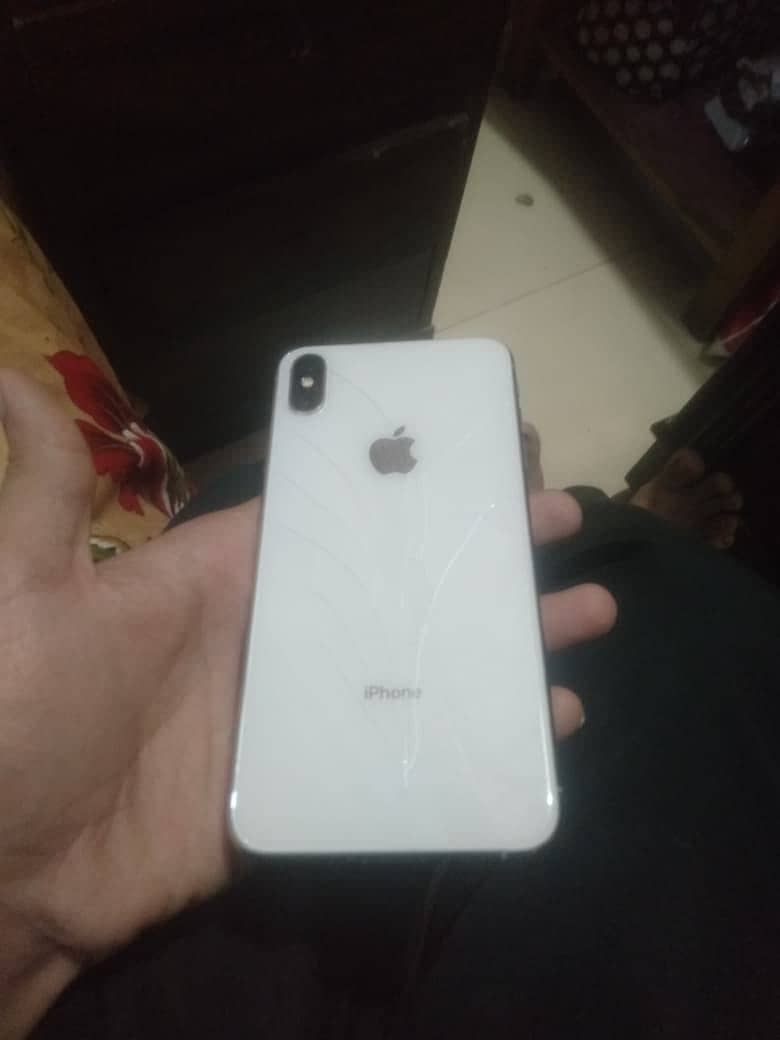 IPHONE XS MAX  64 gb 9