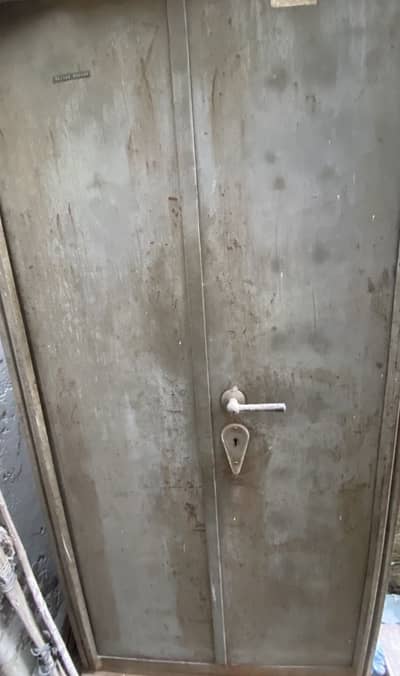 Lohay ki almari - 0,3,0,1,7,1,0,4,4,0,0