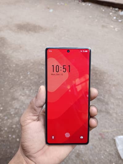 note 40 with box and power bank