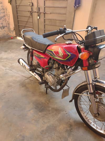 125 موٹر سائیکل اچھی کنڈیشن