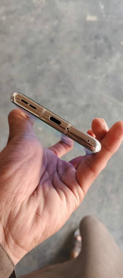 OnePlus 8 for sale 1 green line in display