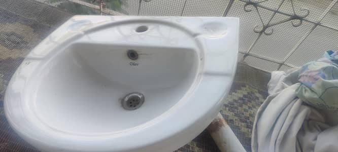 pedestral wash basin