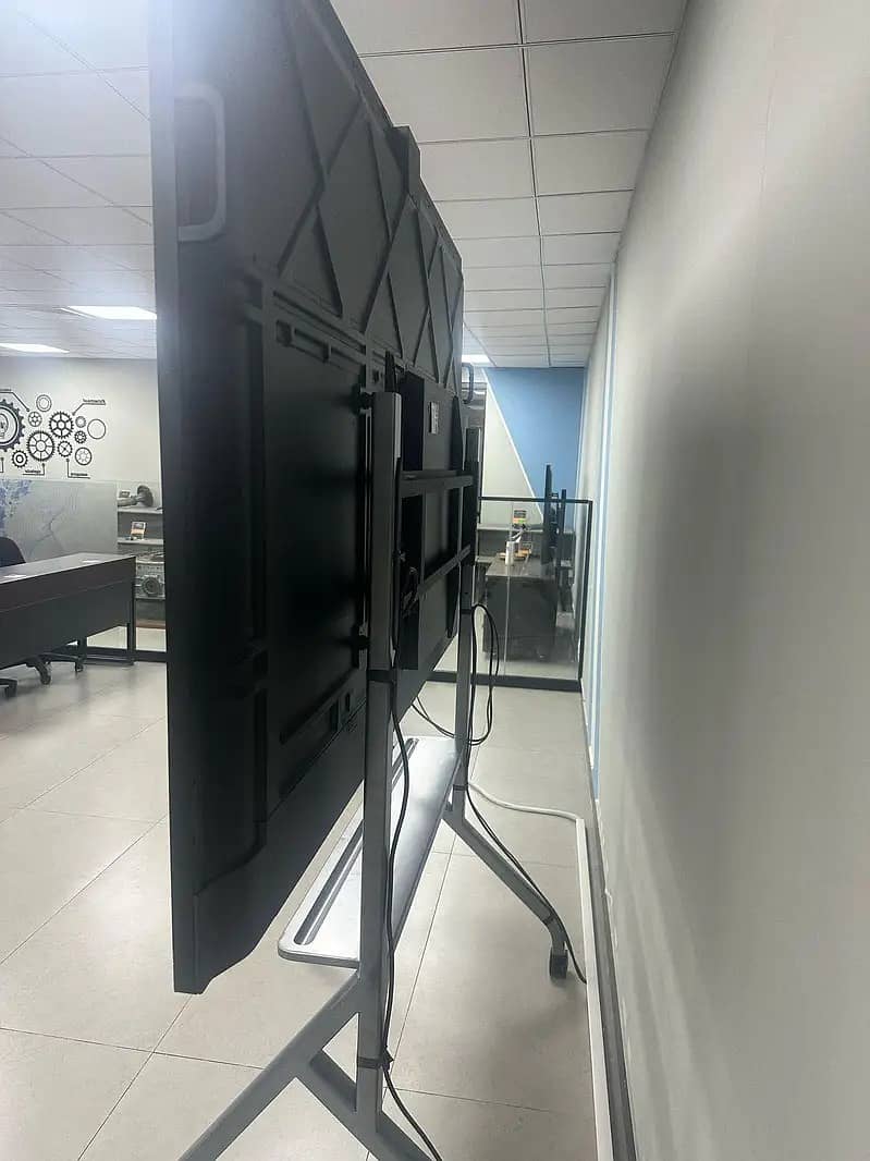 Ineractive flat panel trolley 4