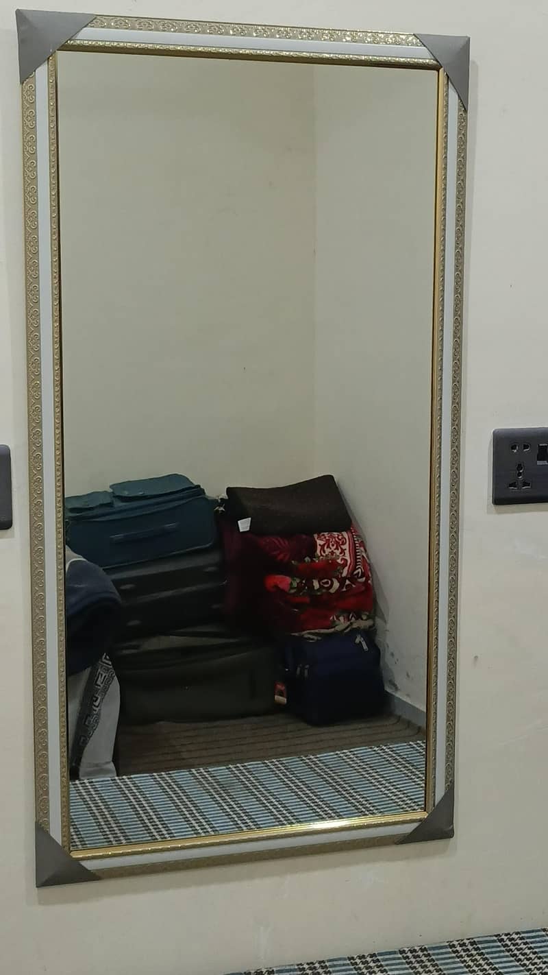 wall mirror 10